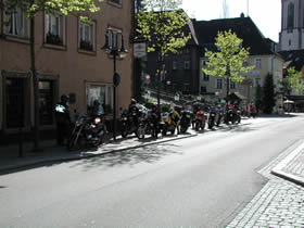 Sammeln vor dem Hotel "Bären" in Neustadt und Abfahrt zur Tour