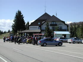 Pause am Bikertreff auf dem Kandel