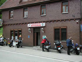 Rast / Mittagessen in der Gaststätte / Bikertreff "Motodrom"