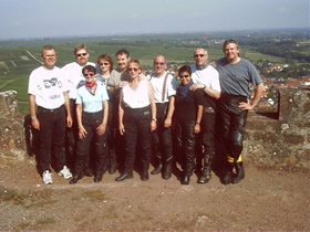 Die Teilnehmer der "Mädelstour" auf der Burg Landeck (Klingenmünster/Pfalz)