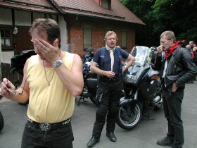 Ende der Tour: Udo wischt sich die Tränen ab!