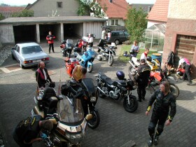 Im Hof des Gasthauses