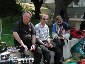 Rast während der Rundfahrt an der Costa Smeralda (v.l.: Karlheinz, Christoph, Kirsten)