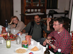Ralf zupft die Gitarrensaiten