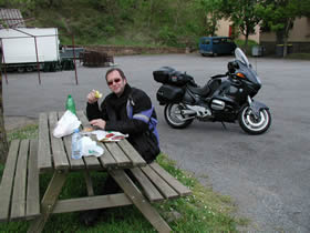 Pause in Belmont