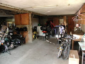 Motorradunterbringung in der Garage
