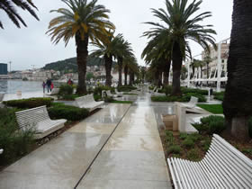 Split - Hafenpromenade im Regen